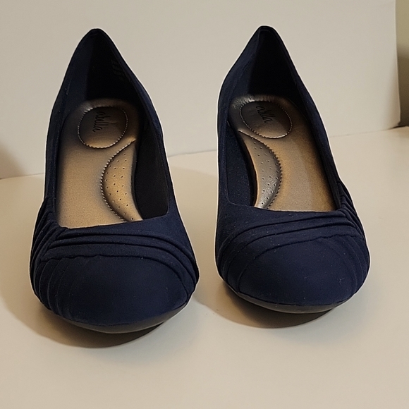 Abella Suede Shoes, VGUC - Picture 5 of 9